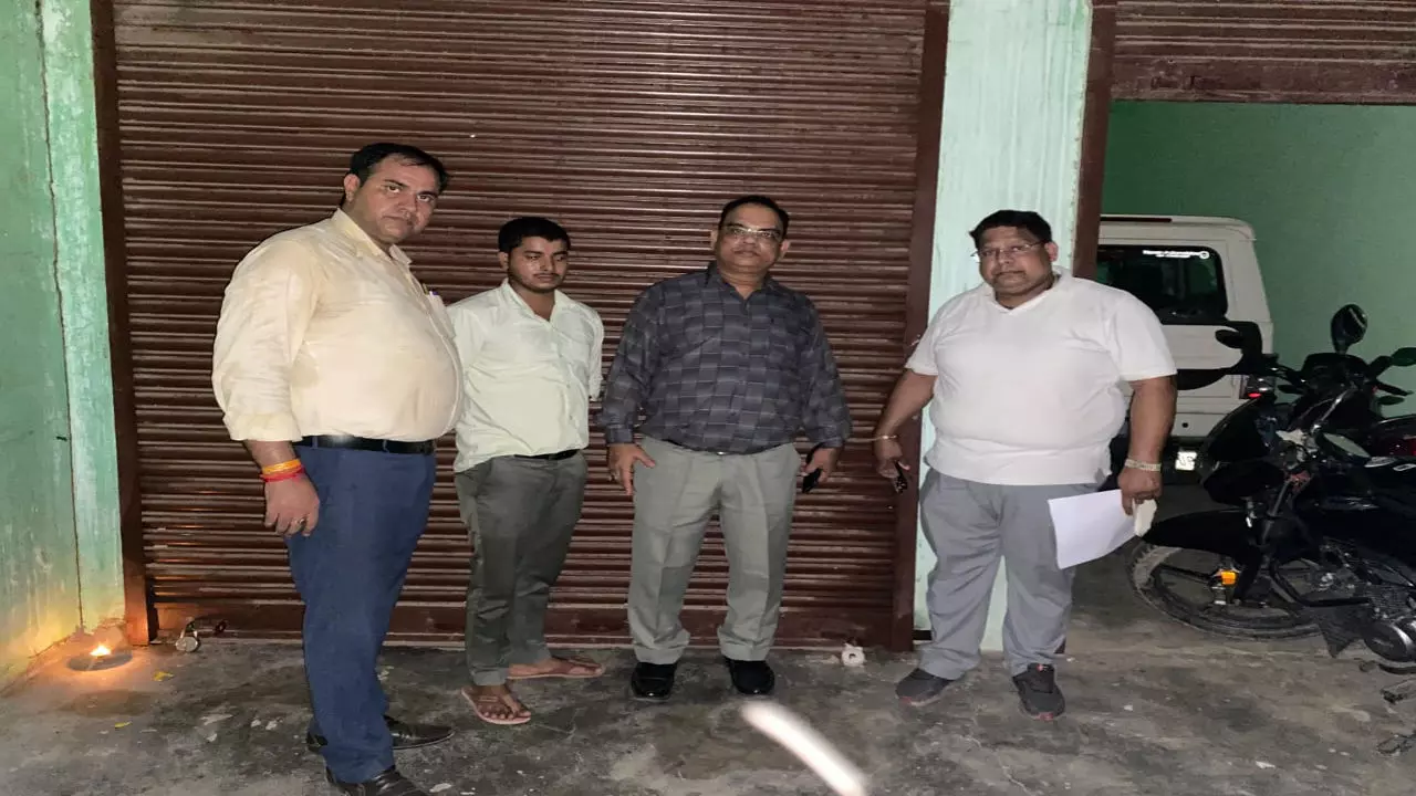 Balrampur News: अवैध क्लिनिक पर स्वास्थ्य विभाग की बड़ी कार्रवाई, दो झोलाछाप डॉक्टरों के अस्पताल सील