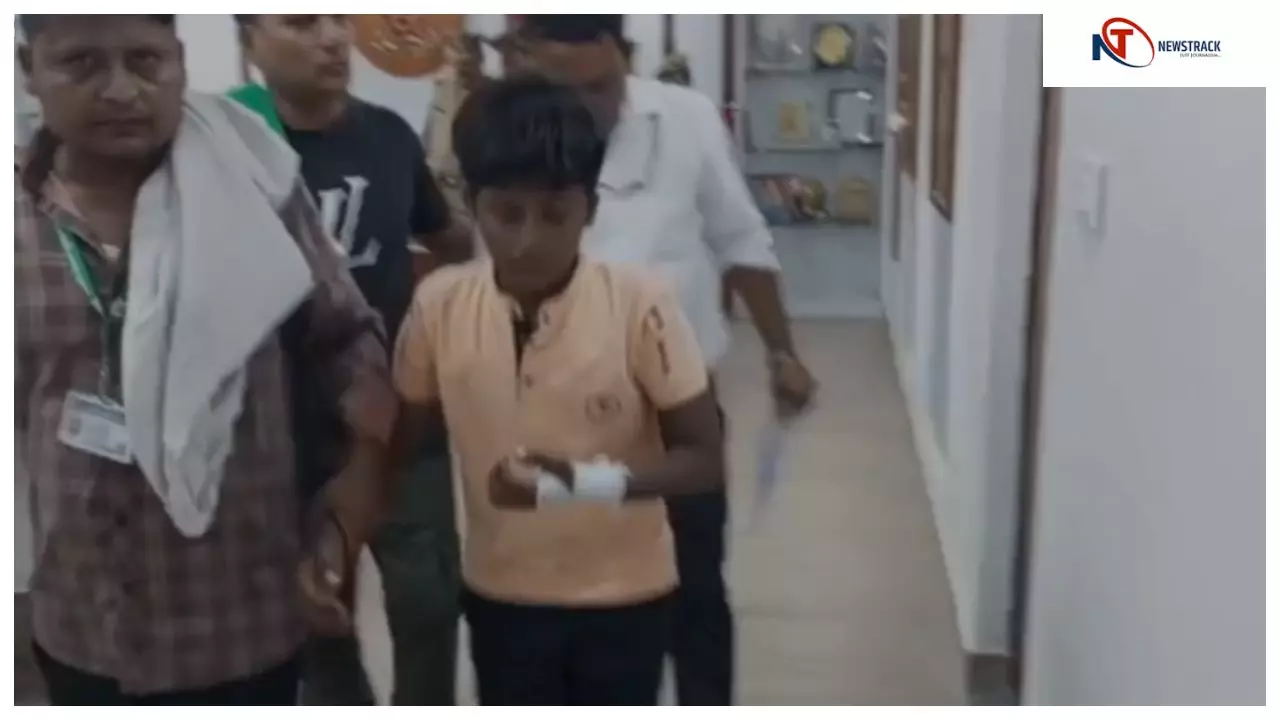 हापुड़: स्कूल में कक्षा 6 के छात्र की पिटाई, शिक्षिका समेत तीन शिक्षकों पर केस