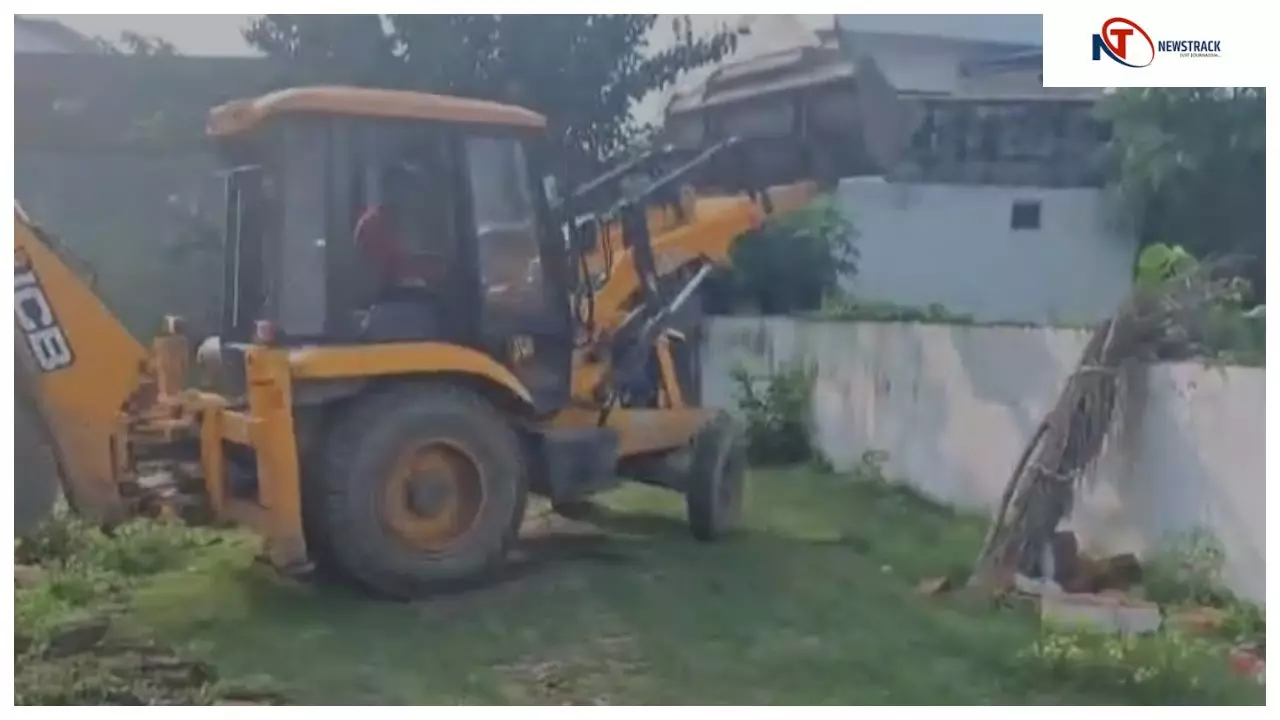 Raebareli News: रायबरेली में करोड़ों की तालाब की जमीन भूमाफिया से मुक्त कराई गई, चला बुलडोजर