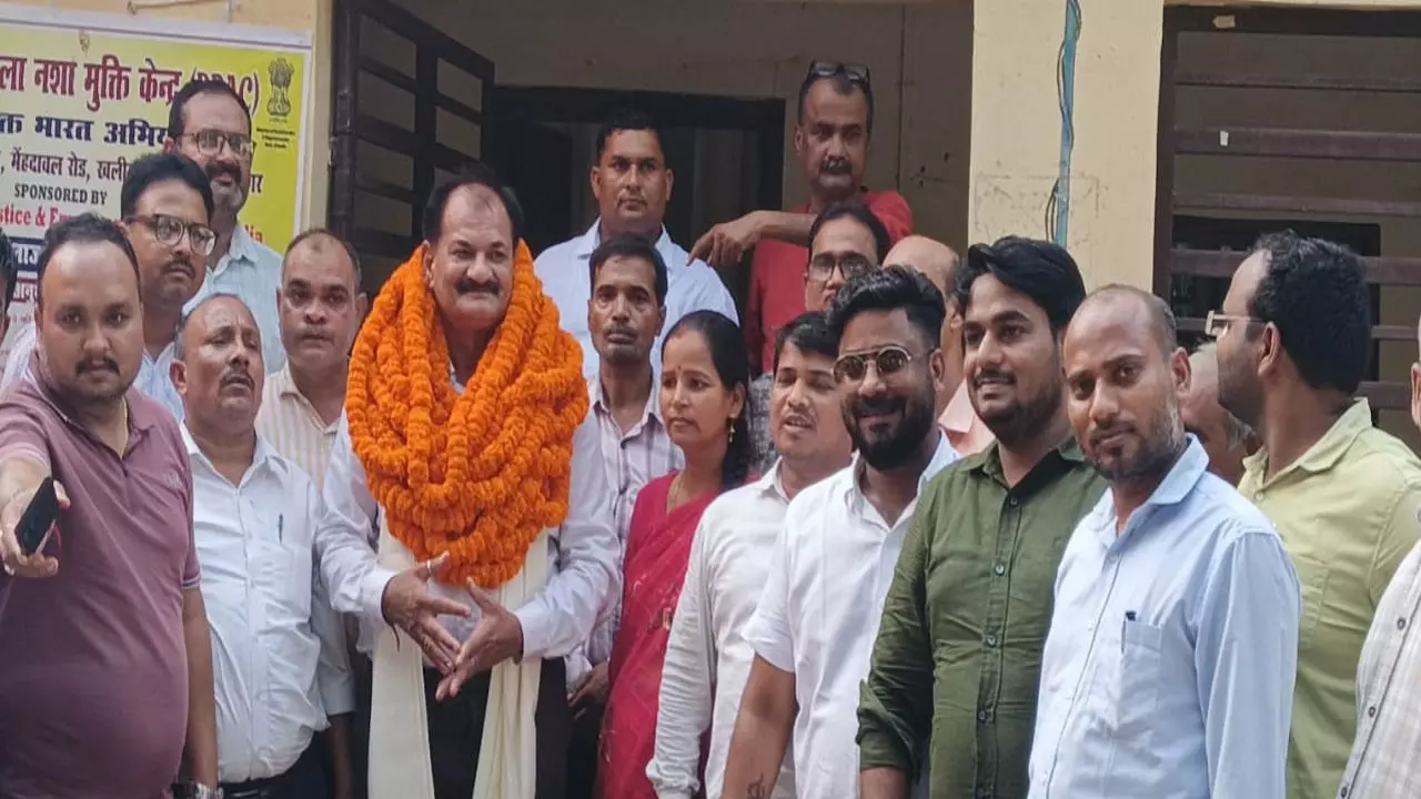 Sant Kabir Nagar: हैसर बाजार ब्लाक परिसर में खंड विकास अधिकारी का विदाई समारोह हुआ आयोजित
