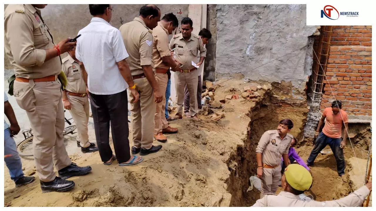 Hathras News: मकान की नींव खुदाई में गिरी दीवार, दो मजदूर दबे