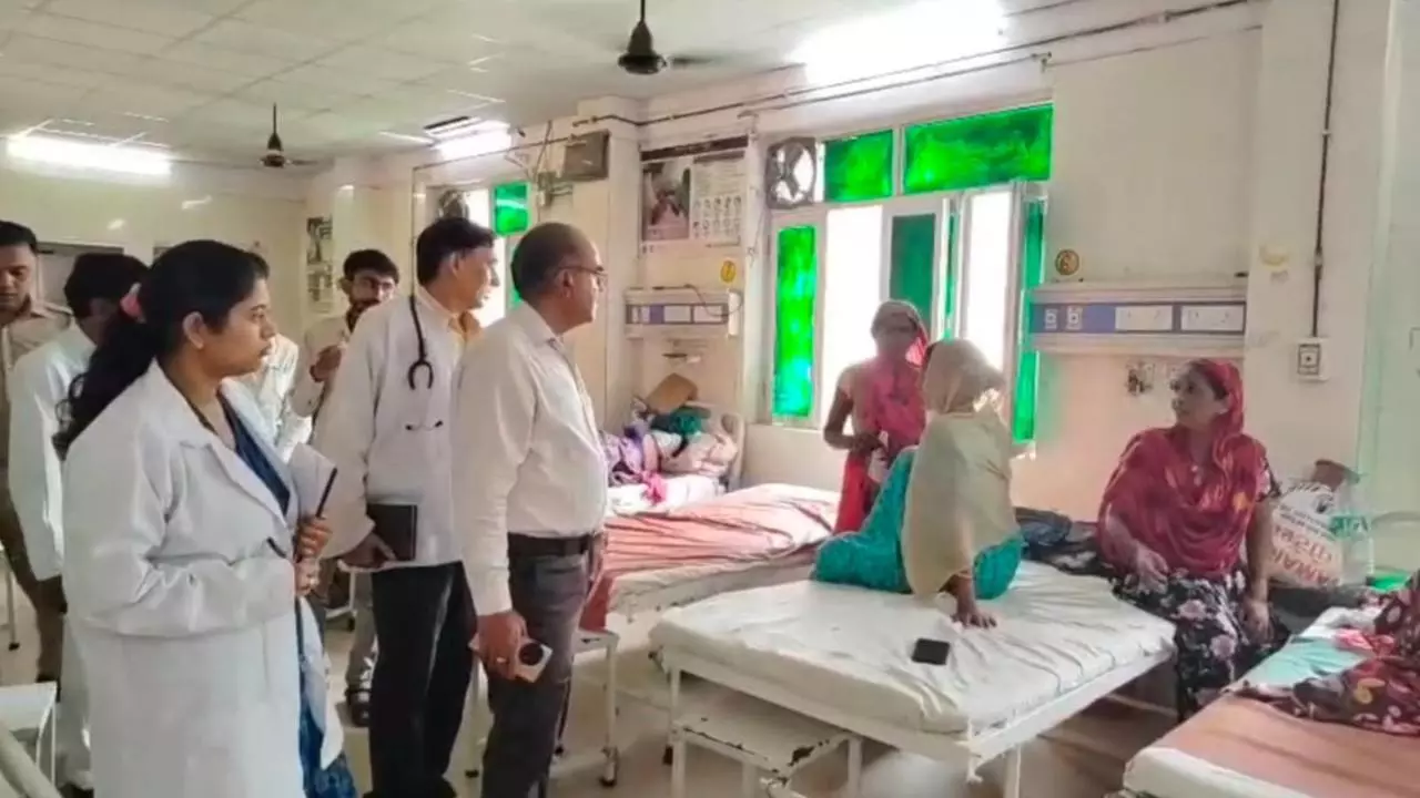 Mahoba News: महिला जिला अस्पताल में औचक निरीक्षण, एडीएम न्यायिक ने स्वास्थ्य सेवाओं की हकीकत जानी