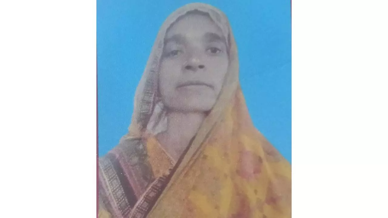 Etah News: विधवा के रास्ते पर दबंग का कब्जा, एसडीएम आदेश भी फेल, पुलिस रही निष्क्रिय