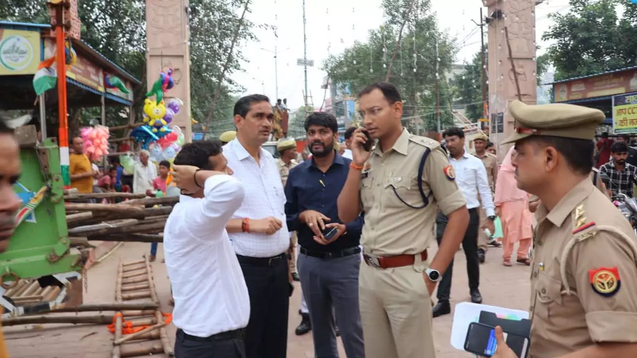 Mathura News: राधाष्टमी पर सुरक्षा व्यवस्था का लिया जायजा, यातायात व्यवस्था की हुई समीक्षा Mathura News: राधाष्टमी पर सुरक्षा व्यवस्था का लिया जायजा, यातायात व्यवस्था की हुई समीक्षा