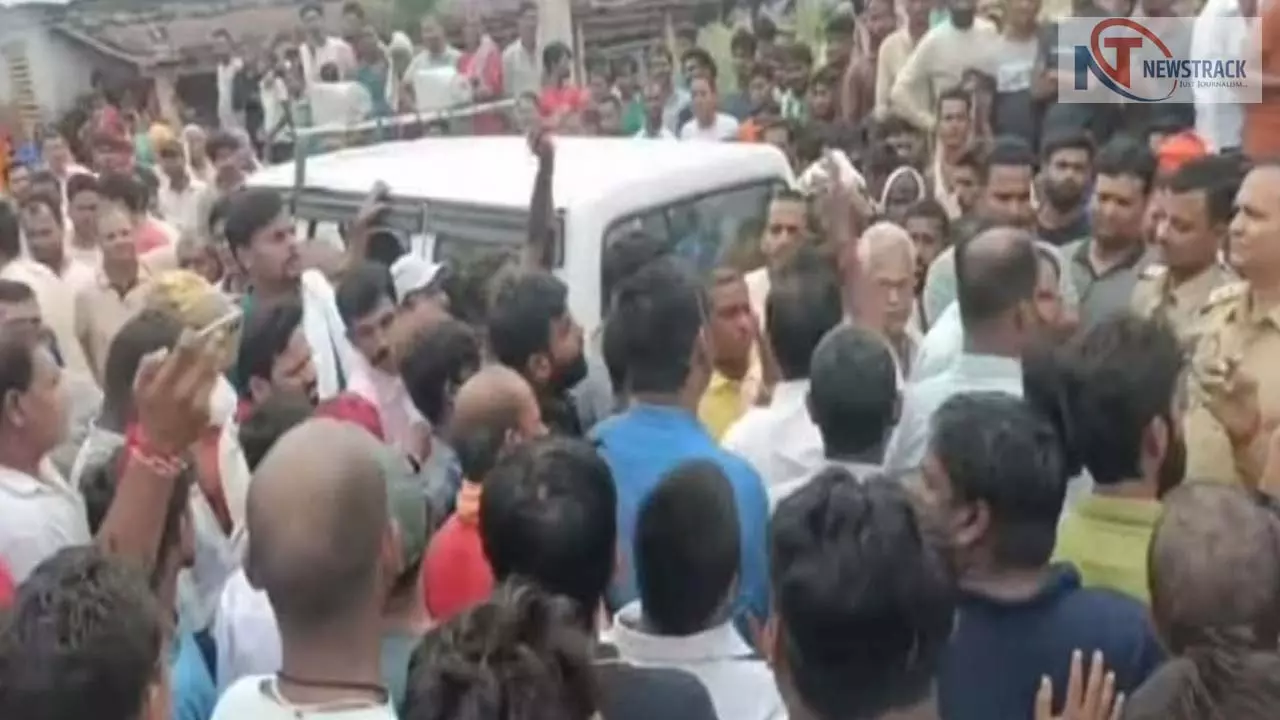 Outrage over murder of youth, relatives demonstrated holding body for hours