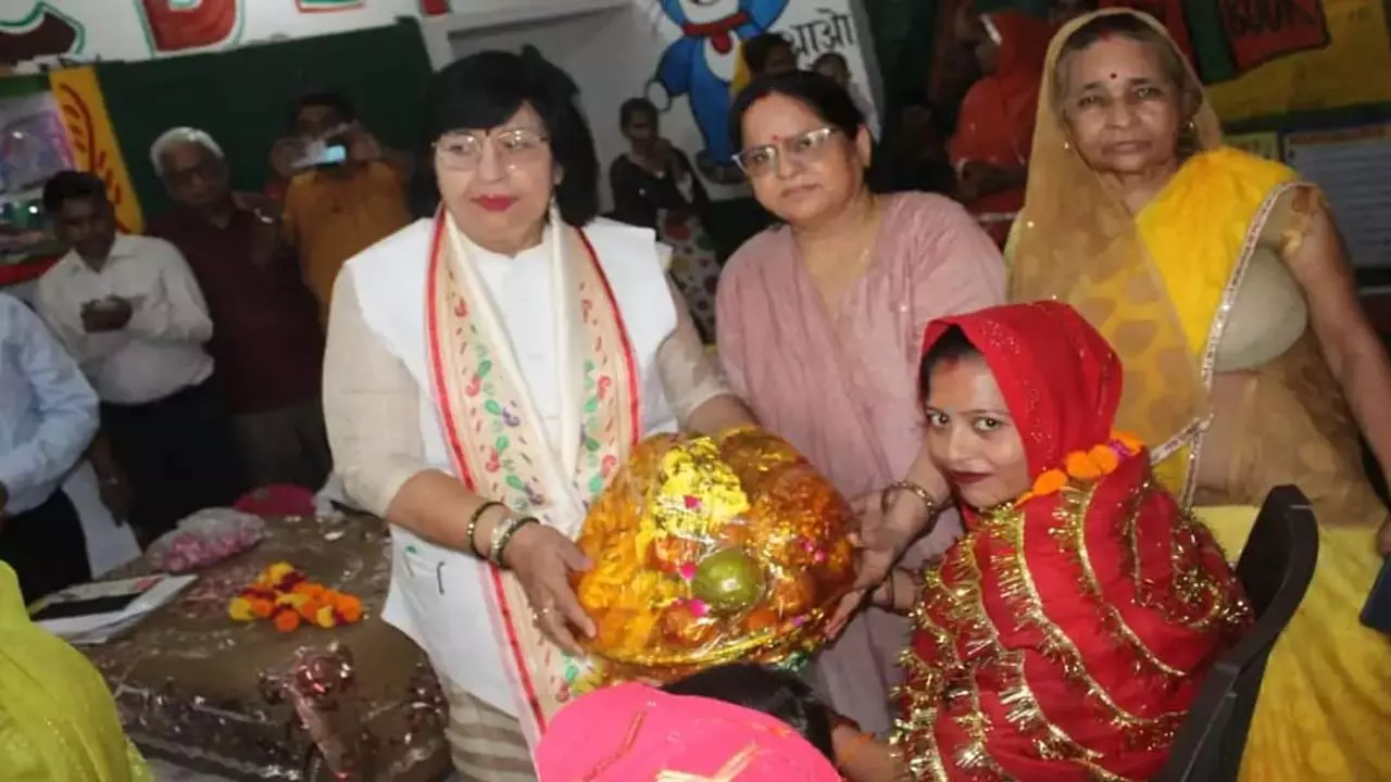 Minister of State reads to children during inspection, distributes nutrition kits to pregnant mothers