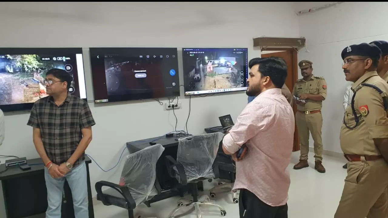 Shravasti News: जिले में आपरेशन त्रिनेत्र के तहत 1370 CCTV कैमरों से सुरक्षा व्यवस्था सुदृढ़