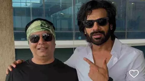 Karanveer Mehra Supporting Zeishan Quadri