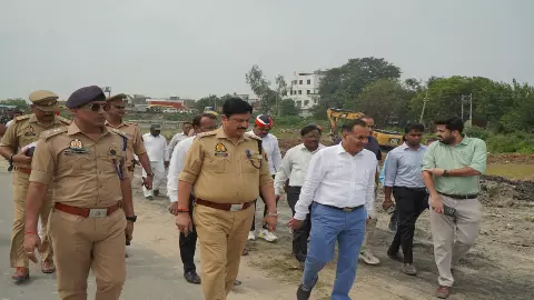 Etawah News: आगामी त्योहारों को लेकर प्रशासन अलर्ट, DM और SSP ने लिया सुरक्षा व्यवस्थाओं का जायजा