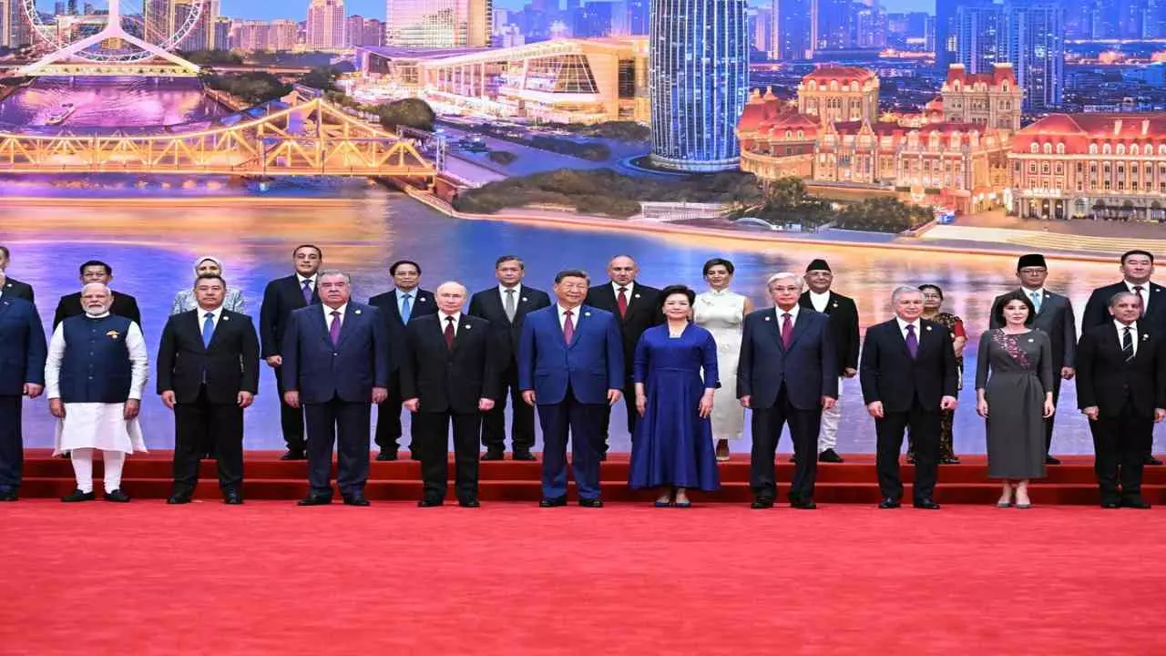 SCO समिट में एकजुट हुए ग्लोबल पावर्स, एक तस्वीर ने दुनियाभर में मचाई खलबली, पाकिस्तान भी हुआ शामिल