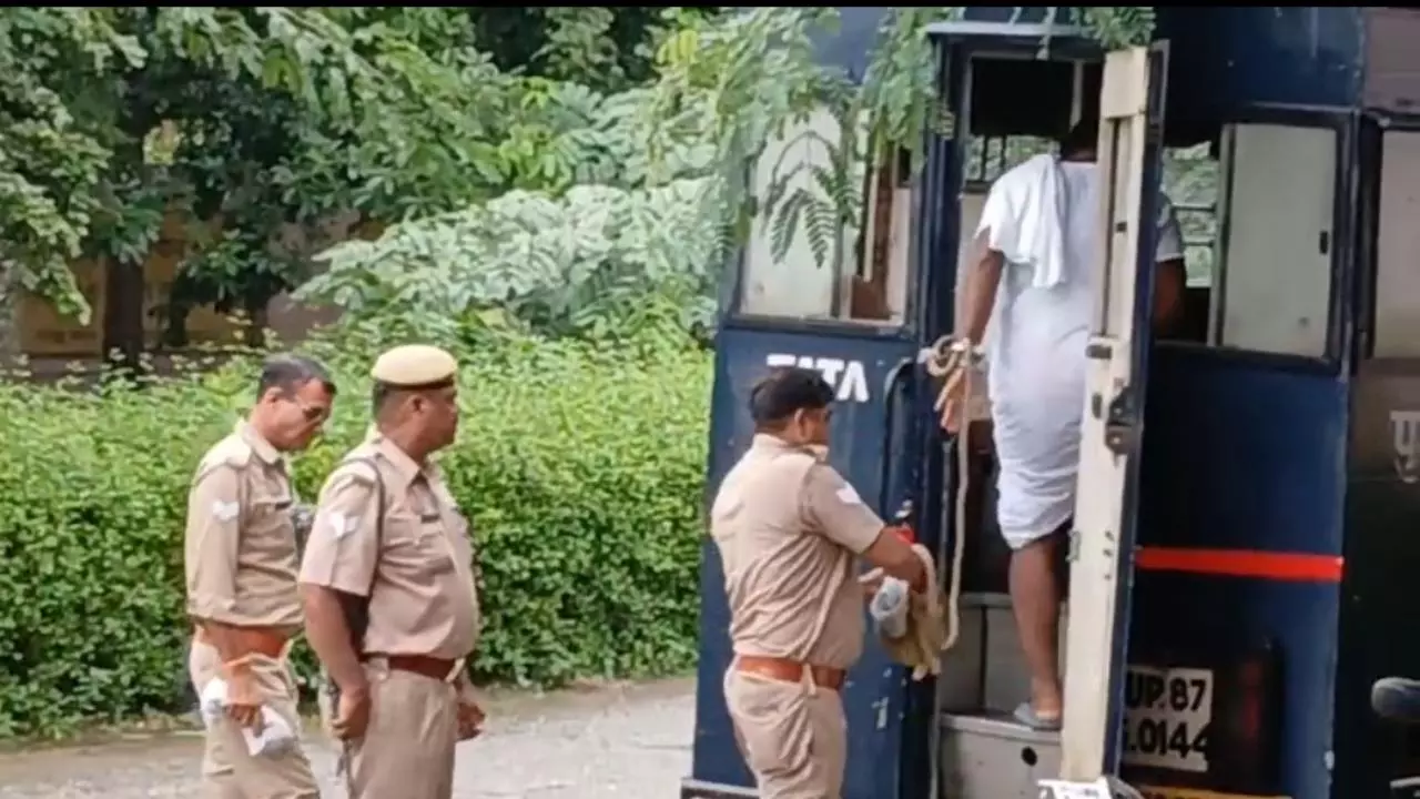 Kasganj News: जेल में बंद माफिया कुंटू सिंह की तबीयत बिगड़ी, इलाज के बाद वापस भेजा गया