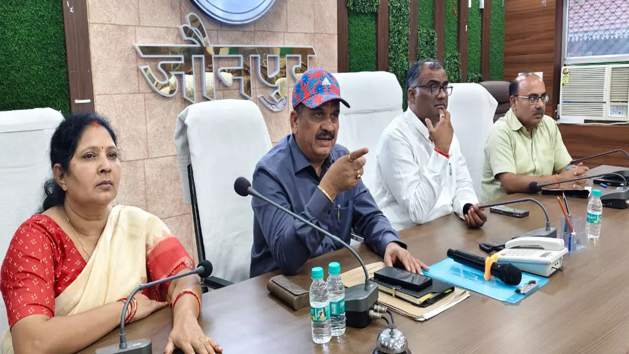 Jaunpur News: मंत्री गिरीश चंद्र यादव ने विभागों की समीक्षा बैठक कर दिये स्पष्ट निर्देश
