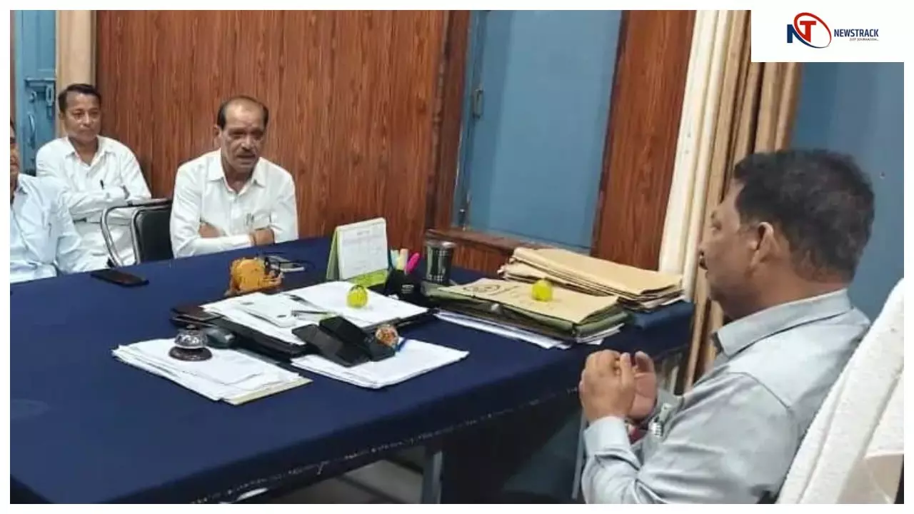 बलरामपुर सदर तहसील में तहसीलदार और अधिवक्ता आमने-सामने, वकीलों ने स्थानांतरण की उठाई मांग
