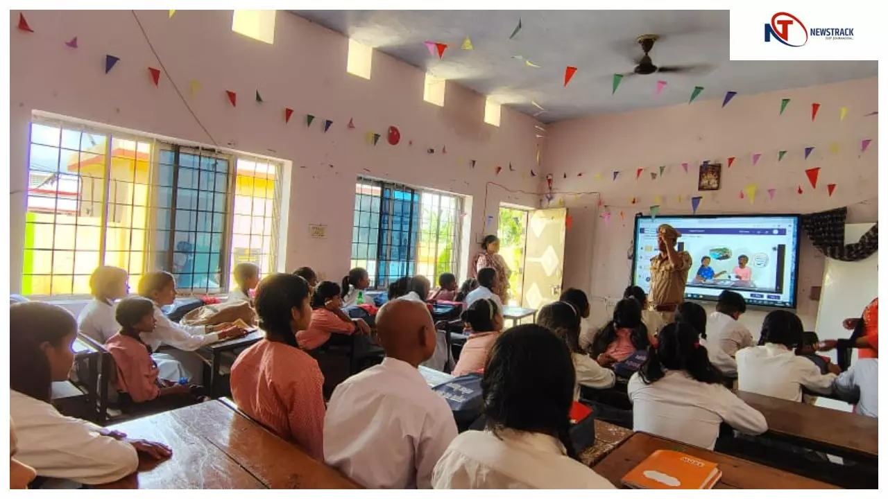 महराजगंज : फेक न्यूज और साइबर अपराध के खिलाफ यूपी पुलिस का डिजिटल वॉरियर अभियान