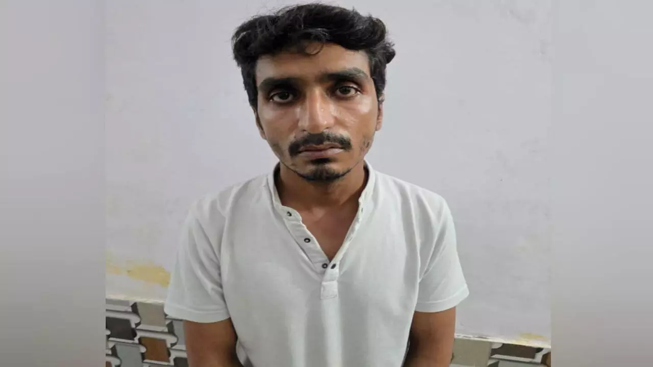 UP News: 5 साल से फरार चल रहा था हत्या का आरोपी, यूपी STF ने इनामी अभियुक्त को किया गिरफ्तार