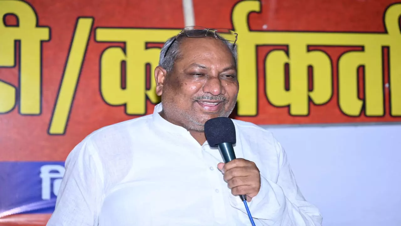Chandauli News: नहीं होगी गंगा में नीलामी, जनमानस के विरोध के कारण मत्स्य मंत्री ने लगाई रोक