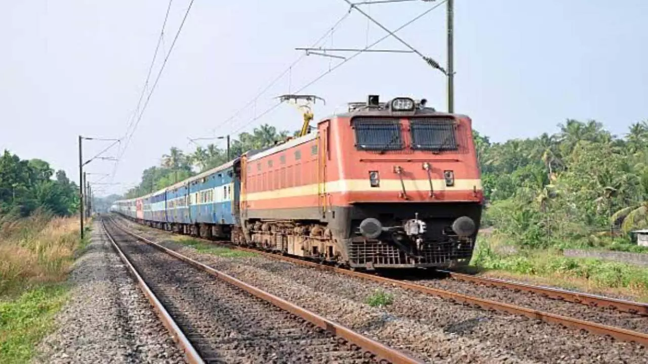 Two pairs of special trains will be stalled on the festival,time table released, meet passengers