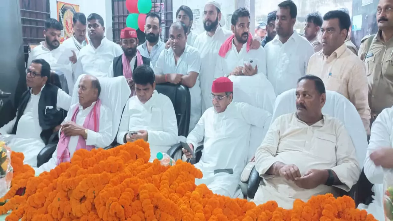 Azamgarh News: संविधान की रक्षा के लिए समाजवादी हर कुर्बानी देने के लिए तैयार, बोले-धर्मेंद्र यादव