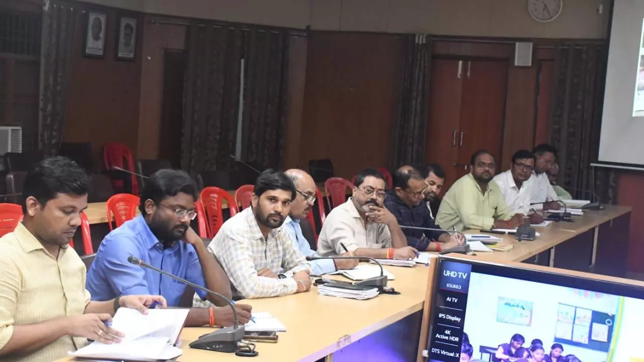 Siddharthnagar News: बेसिक शिक्षा विभाग की समीक्षा बैठक सम्पन्न, डीएम ने दिए सख्त निर्देश