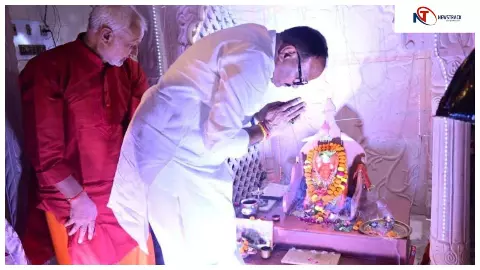 बांदा में गणेश उत्सव के छठे दिन उप मुख्यमंत्री बृजेश पाठक ने की 103 वर्ष पुरानी गणेश प्रतिमा की पूजा
