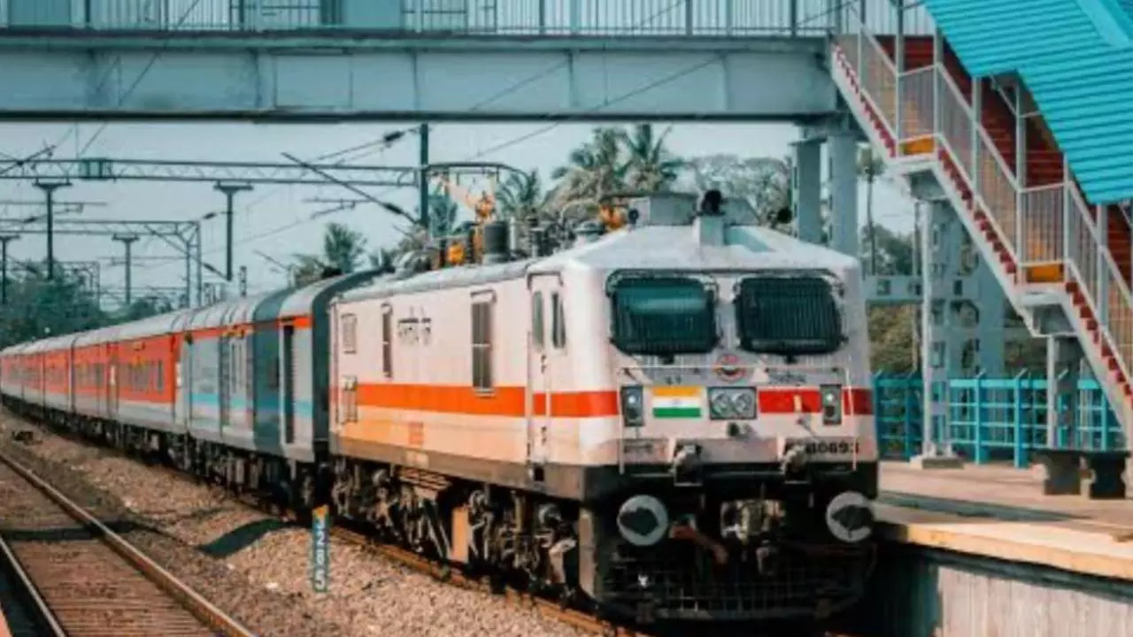 दिल्ली और पंजाब में नदियों के उफान से रेल यातायात बाधित, हरदोई से गुजरने वाली ट्रेनों का मार्ग बदला