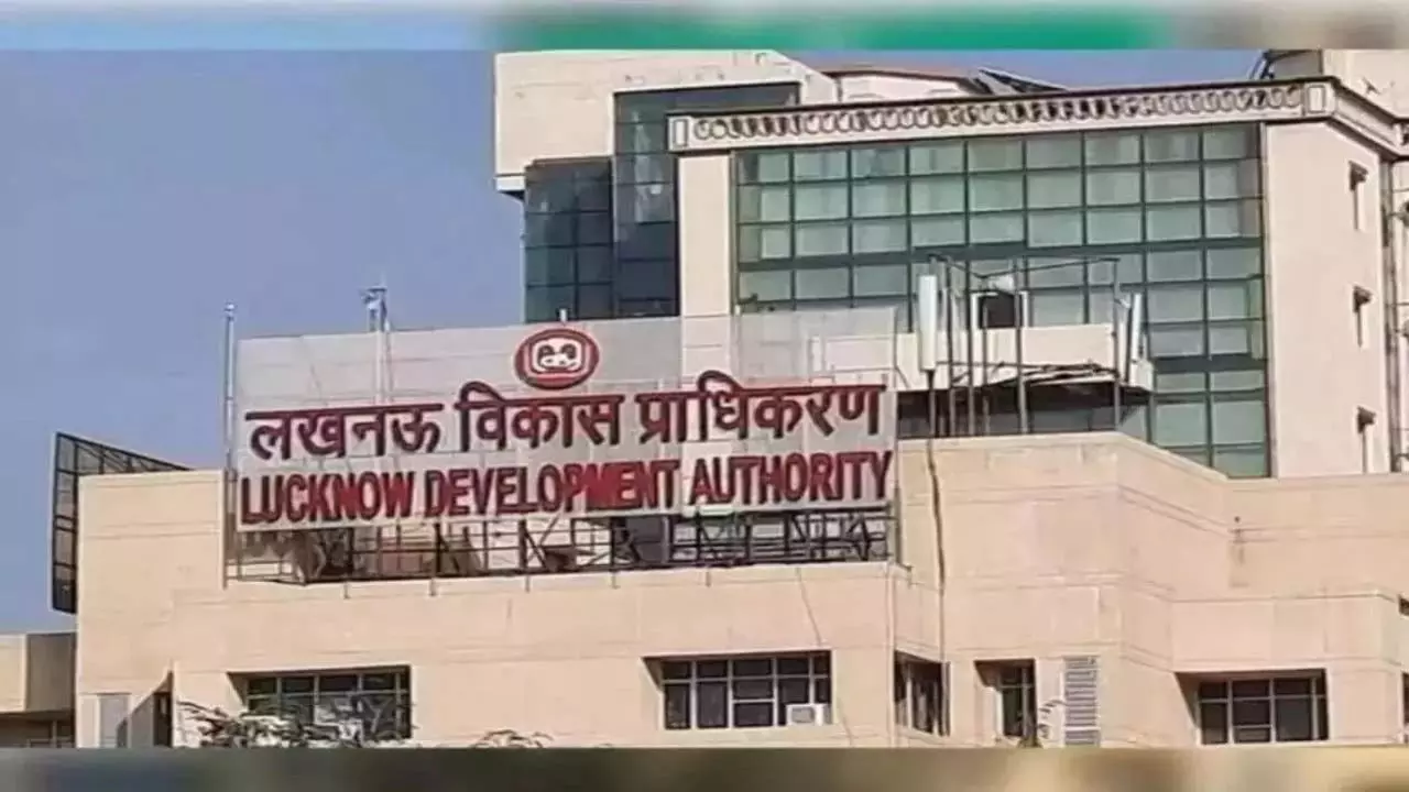 लखनऊ में LDA अधिकारी बनकर 18 लोगों से ठगी, जालसाजों ने बांट दिए फर्जी आवास आवंटन पत्र