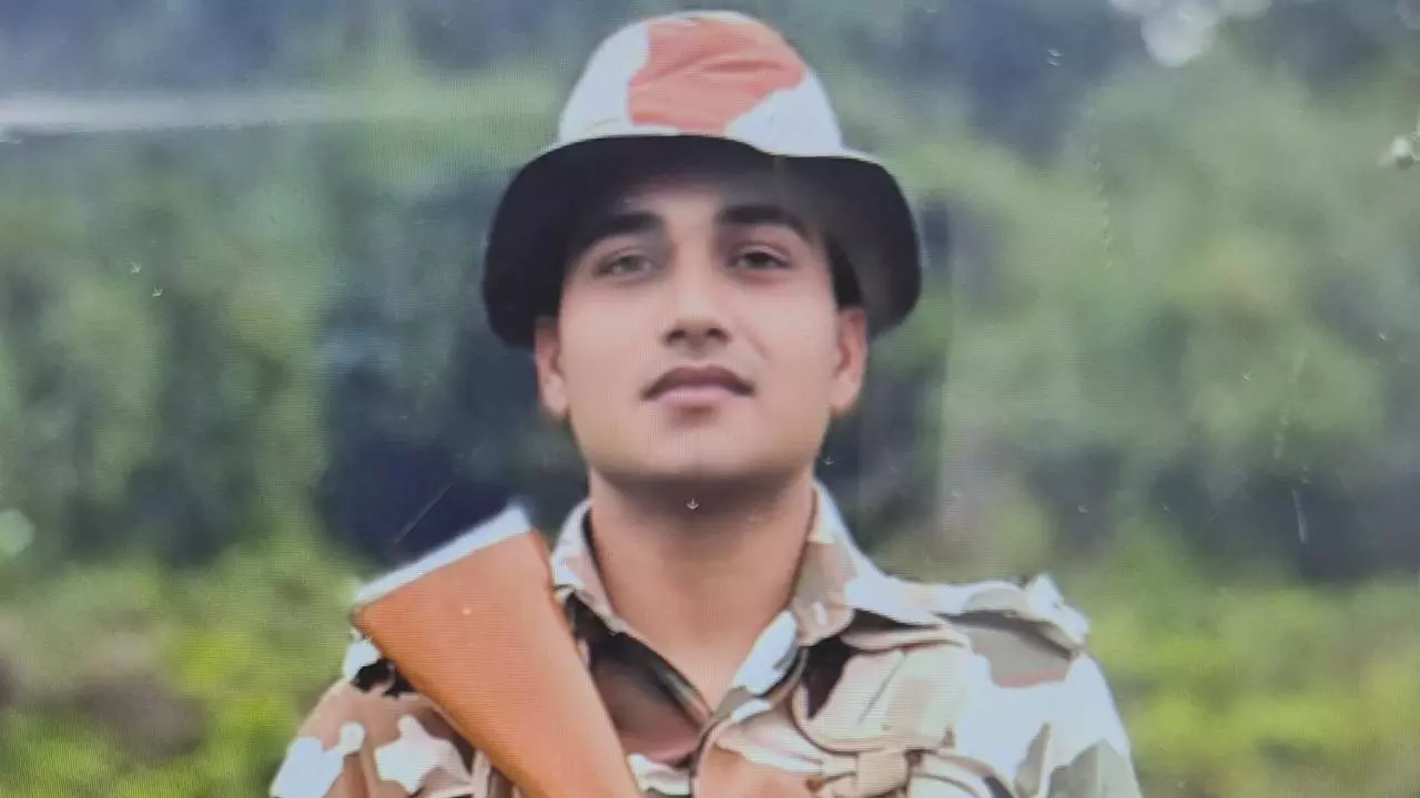 Mahoba News: ITBP जवान पर शादी का झांसा देकर शोषण और दहेज मांगने का आरोप, पांच पर FIR