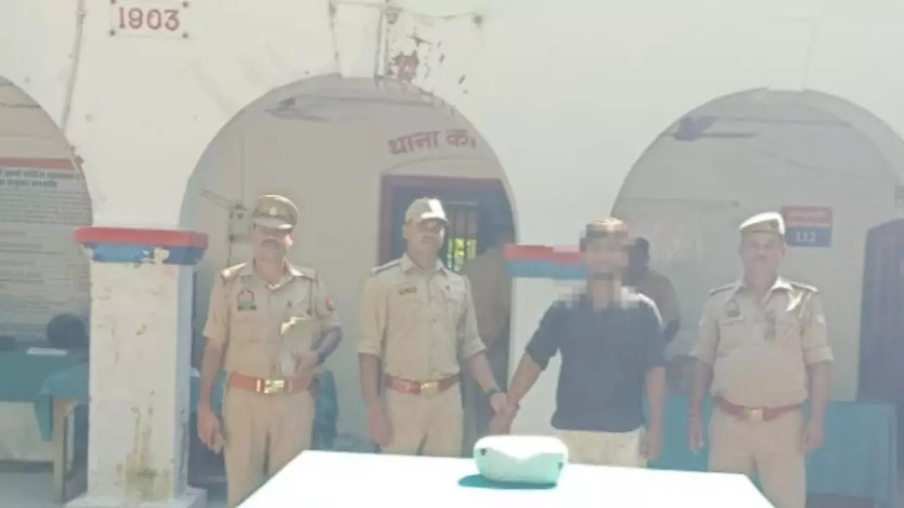Pratapgarh News: प्रतापगढ़ में अवैध गांजा के साथ दो आरोपी गिरफ्तार, पुलिस ने सख्त कार्रवाई की