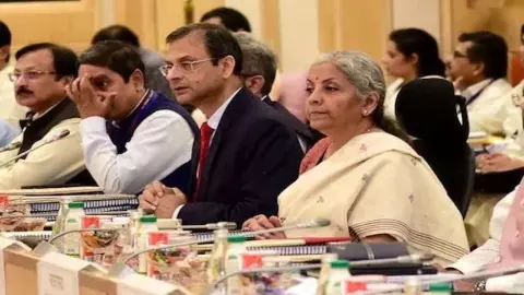 क्या है GST काउंसिल? कौन तय करता है Tax की दरें और कैसे होते है फैसले? समझिए पूरी प्रक्रिया क्या है GST काउंसिल? कौन तय करता है Tax की दरें और कैसे होते है फैसले? समझिए पूरी प्रक्रिया