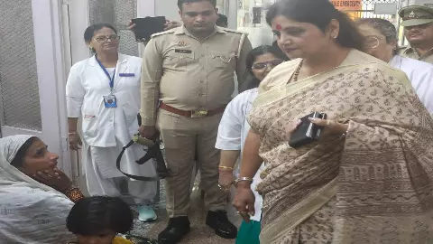 यूपी महिला आयोग की अध्यक्ष एक बेड पर दो मरीज देख हुई नाराज, विभागाध्यक्ष डॉ. अंजू से पूछा कारण