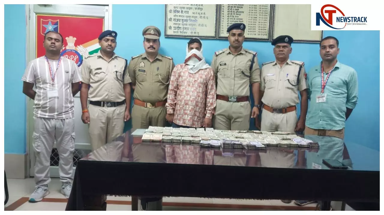 Chandauli News: चोरों पर नकेल: रेलवे ने 35 लाख 60 हजार रुपये का काला धन पकड़ा