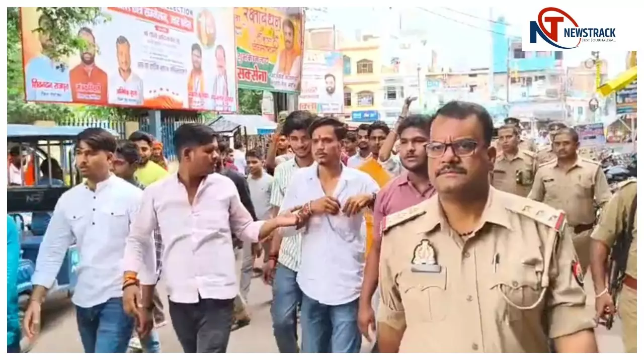 Mahoba News: महोबा में मंत्री ओपी राजभर का पुतला फूंककर एबीवीपी ने जताया विरोध, जमकर की नारेबाजी