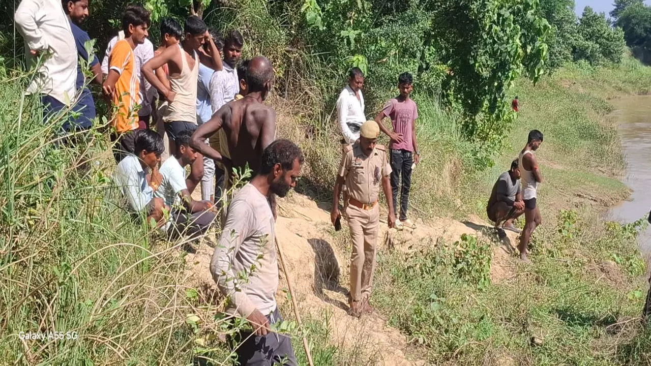 Balrampur: बुजुर्ग की नाले में डूबने की आशंका: तीन दिन से लापता, तलाश में जुटी पुलिस और फॉरेंसिक टीम