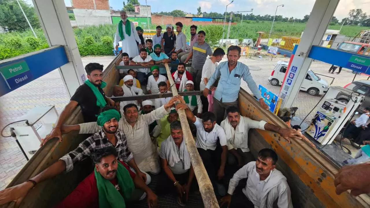 पंजाब के बाढ़ पीड़ितों के लिए मेरठ के किसानों का बड़ा कदम, 10 टन राहत सामग्री रवाना