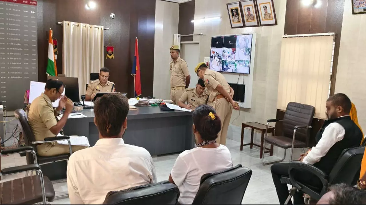 Chandauli News: चंदौली SP की जनसुनवाई: 30 फरियादों का त्वरित निस्तारण का निर्देश