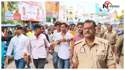 Mahoba News: महोबा में मंत्री ओपी राजभर का पुतला फूंककर एबीवीपी ने जताया विरोध, जमकर की नारेबाजी Mahoba News: महोबा में मंत्री ओपी राजभर का पुतला फूंककर एबीवीपी ने जताया विरोध, जमकर की नारेबाजी