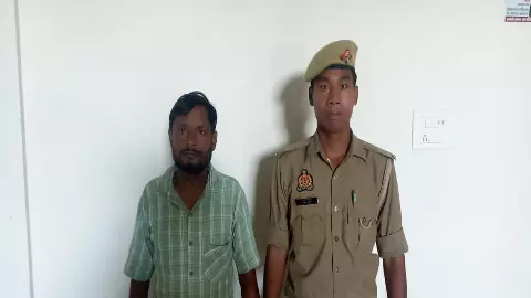 Balrampur News: नौकरी के नाम पर ठगी, आरोपी को पुलिस ने किया गिरफ्तार Balrampur News: नौकरी के नाम पर ठगी, आरोपी को पुलिस ने किया गिरफ्तार