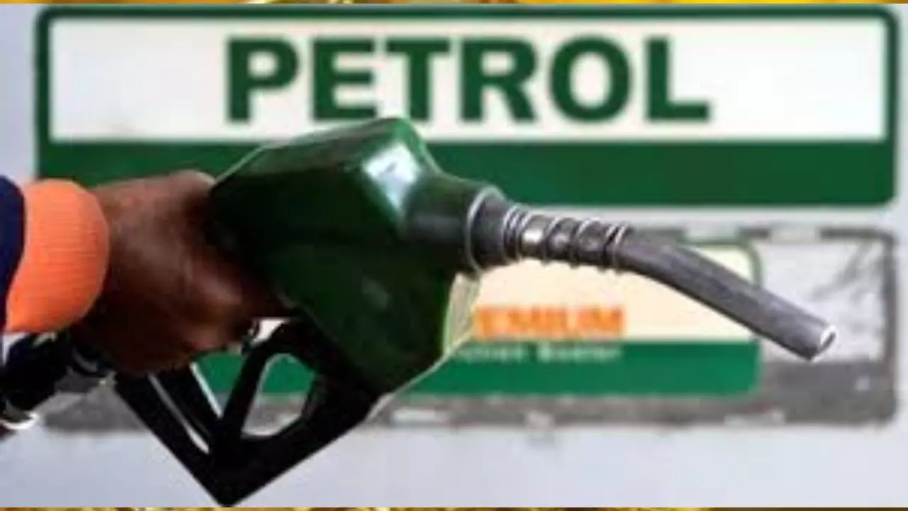 Petrol Diesel Price Today: दिल्ली-मुंबई स्थिर, यूपी में हल्की गिरावट, जनता को मिली राहत