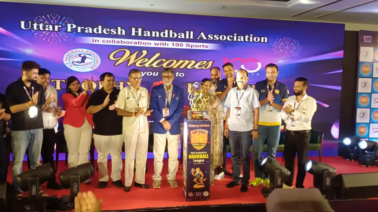 यूपी प्रो हैंडबॉल लीग ट्रॉफी का अनावरण, 25 दिसंबर से 8 टीमें भिड़ेंगी, कुल 150 खिलाड़ी हिस्सा लेंगे