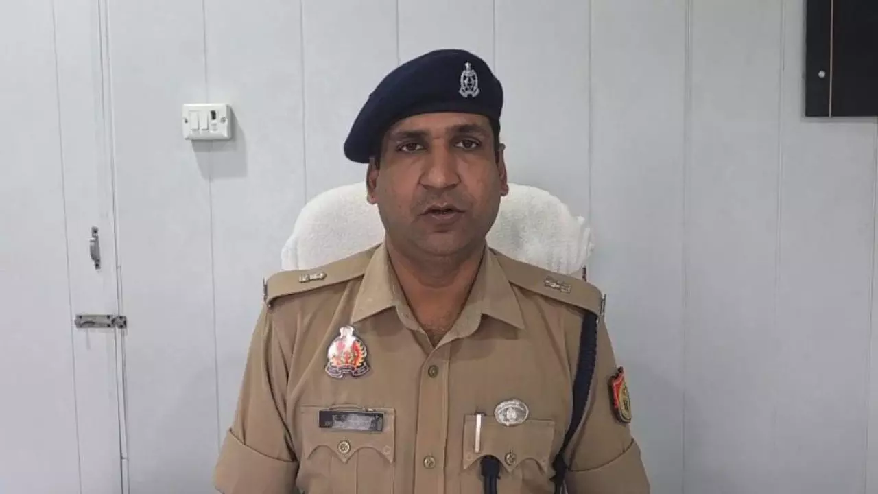 Bulandshahr News: नरौरा थाने का दरोगा रिश्वत कांड में फंसा, SSP ने किया लाइन हाजिर