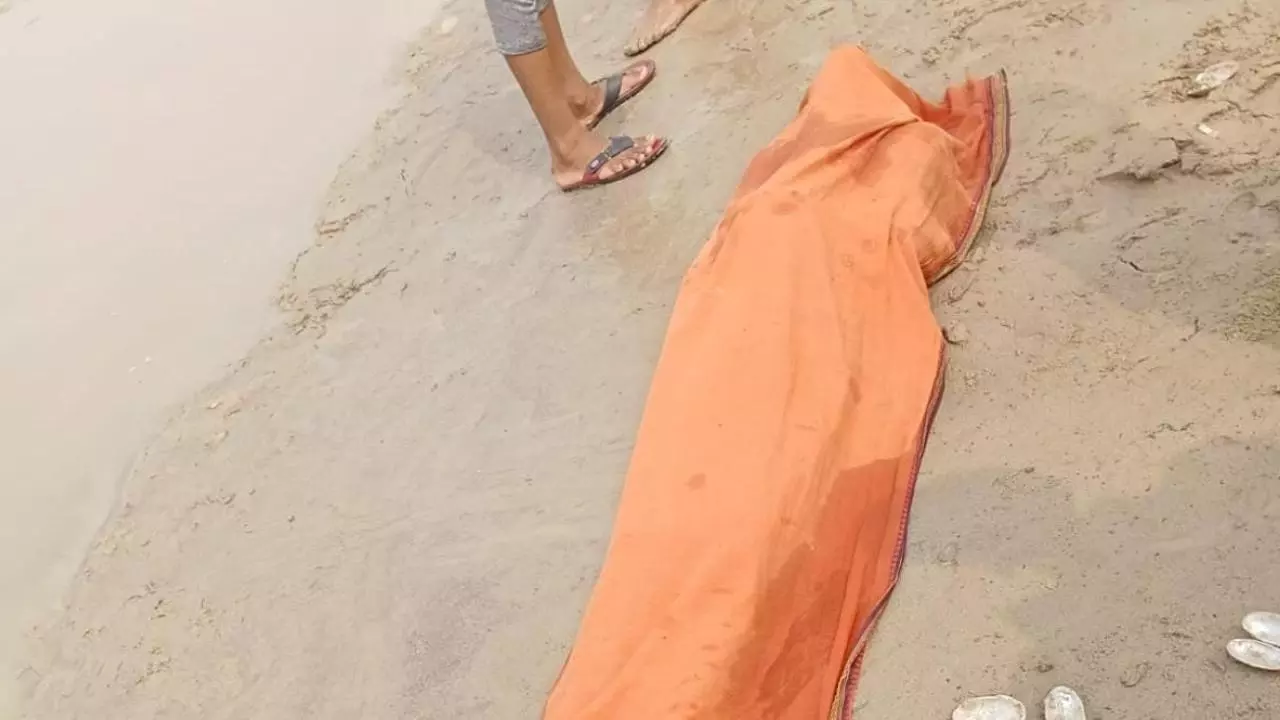 Balrampur News: बलरामपुर में 5 दिन से लापता बुजुर्ग का शव बूढ़ी राप्ती नदी में मिला