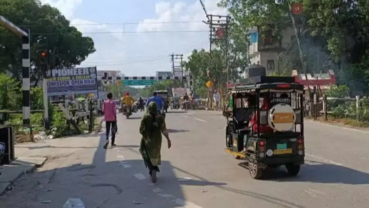Balrampur News: बलरामपुर में झारखंडी रेलवे क्रॉसिंग पर ओवरब्रिज निर्माण जल्द, जाम से मिलेगी राहत