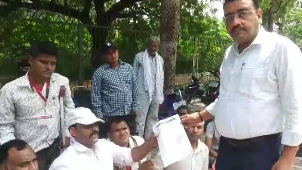 Bites on two sides over barking of dogs, charges of unilateral action Bites on two sides over barking of dogs, charges of unilateral action