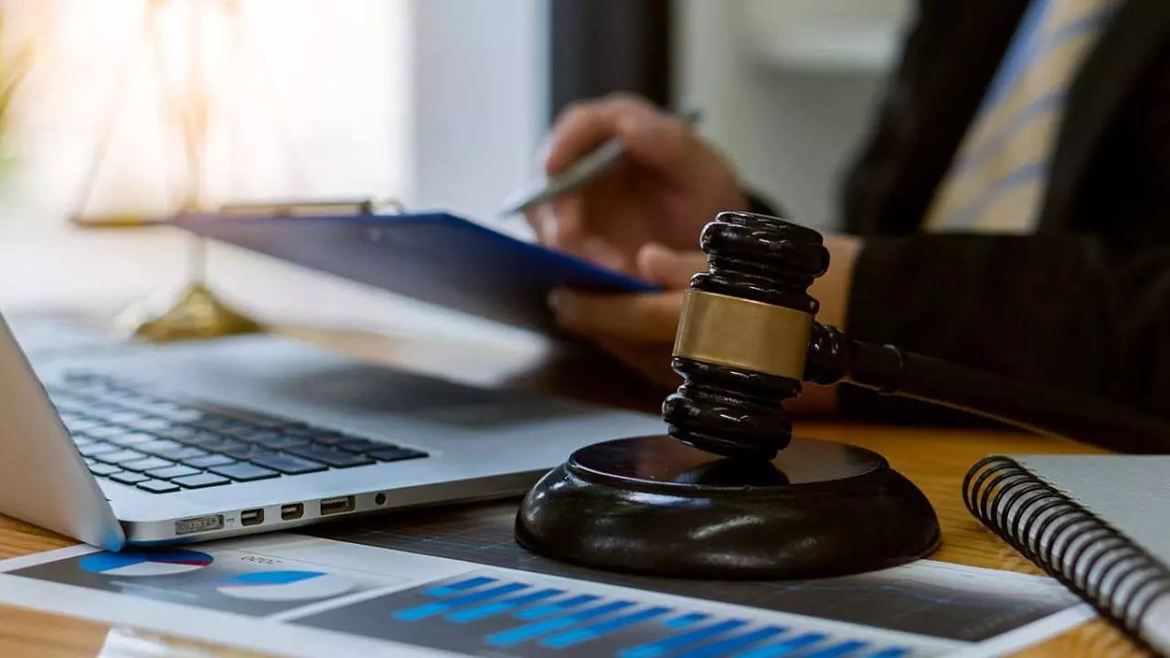 Important information for lawyers: It is mandatory to write COP and registration number on the advocacy name