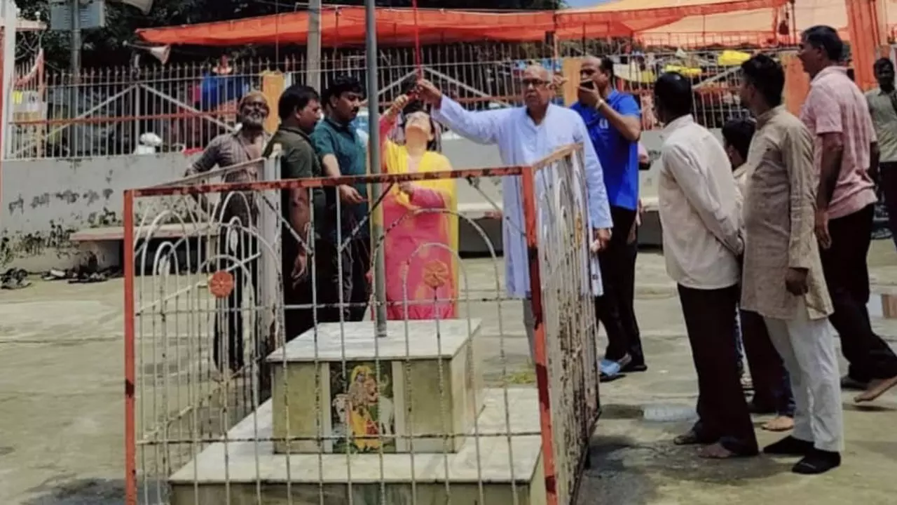 Bareilly News: अगरास गांव में पांच दिवसीय ध्वजा मेले का शुभारंभ