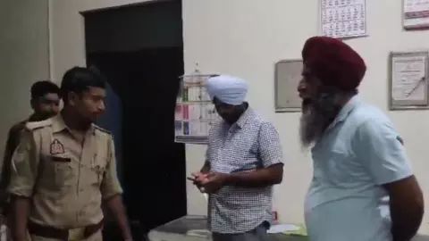 Bijnor News: बिजनौर में तेंदुए का आतंक, पिता के सामने बच्ची की गर्दन तोड़कर मार डाला Bijnor News: बिजनौर में तेंदुए का आतंक, पिता के सामने बच्ची की गर्दन तोड़कर मार डाला