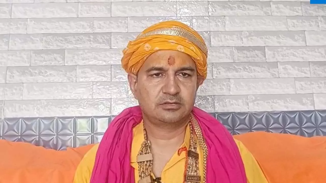 Mathura News: संत समाज ने धीरेंद्र शास्त्री के बयान का किया समर्थन, सनातन परंपरा अडिग