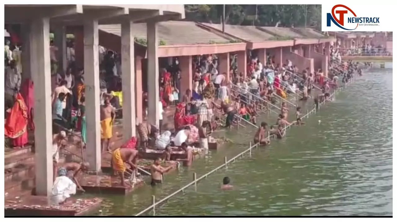 Kasganj News: श्री हरिपदी माँ गंगा जी के घाट पर पितृ पक्ष के आगमन से जुटी श्रद्धालुओं की भारी भीड़