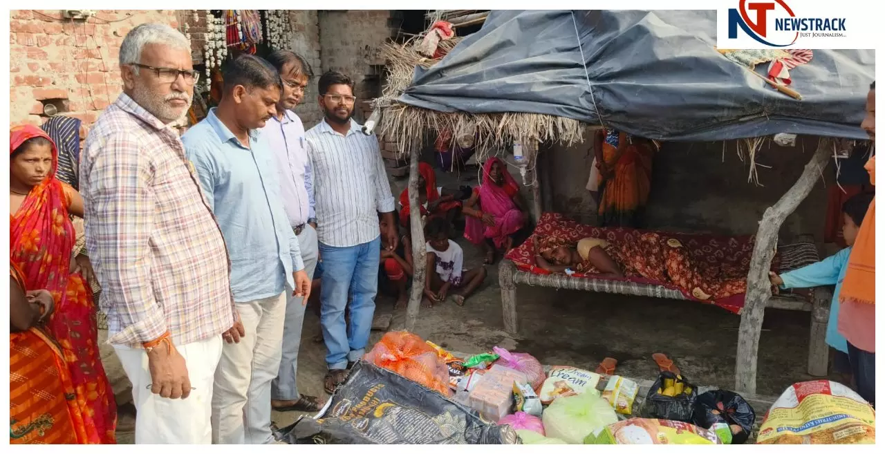 नाव हादसे से प्रभावित महिला के घर पहुँची तहसील प्रशासन की टीम, दी खाद्यान्न सामग्री