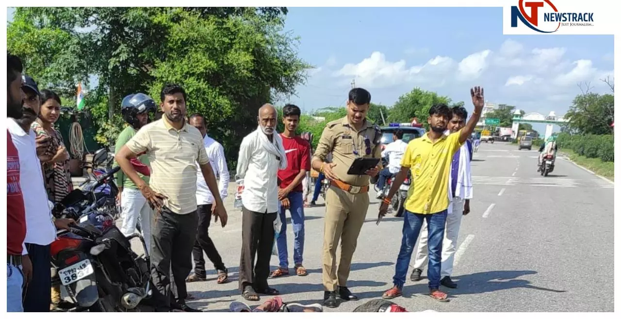 जालौन सड़क हादसा: ट्रक की टक्कर से बाइक सवार दो मजदूरों की दर्दनाक मौत